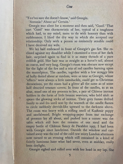 A SEVERED HEAD by IRIS MURDOCH